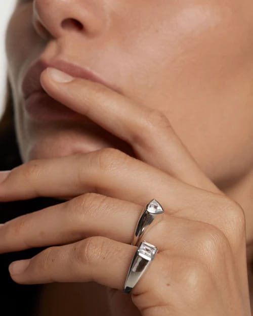 TRIANGLE SHIMMER STAMP SILVER RING