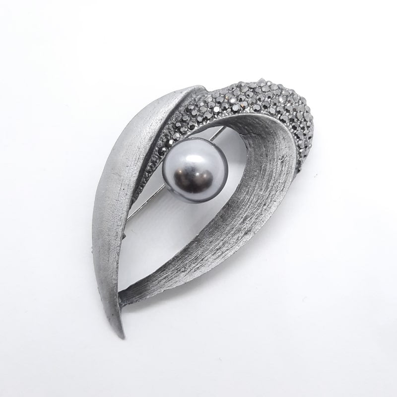 Pearl Brooch or Pendant in Gun Metal Colour
