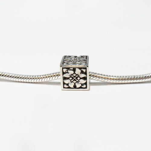 TT620 Cube Spacer with Oriental Pattern