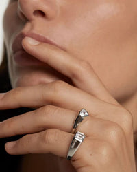 TRIANGLE SHIMMER STAMP SILVER RING