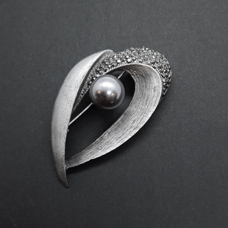 Pearl Brooch or Pendant in Gun Metal Colour