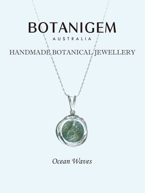 BOTANIGEM Ocean Waves Necklace