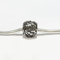 TT621 Silver Flower Pattern Charm